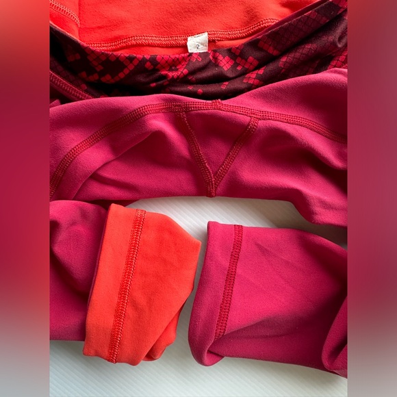 Lululemon Wunder Under - REVERSIBLE - SZ 2 crop - Picture 5 of 8